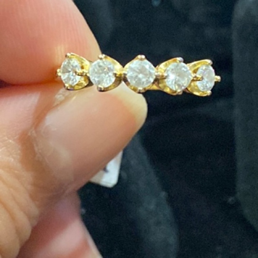 Elegant 14k Gold Diamond Women's Ring